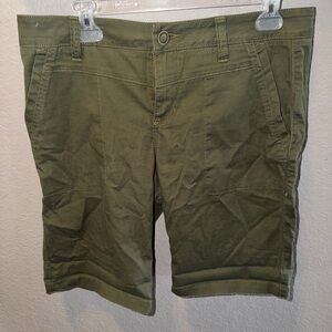CAbi Womens Size 8 Olive Green Utility Bermuda Shorts Safari Style